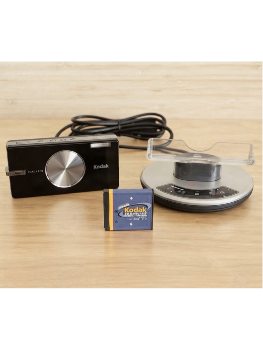 Kodak EasyShare V570 5.0MP Dual Lens Digital Camera - Black w/ Dock & Battery